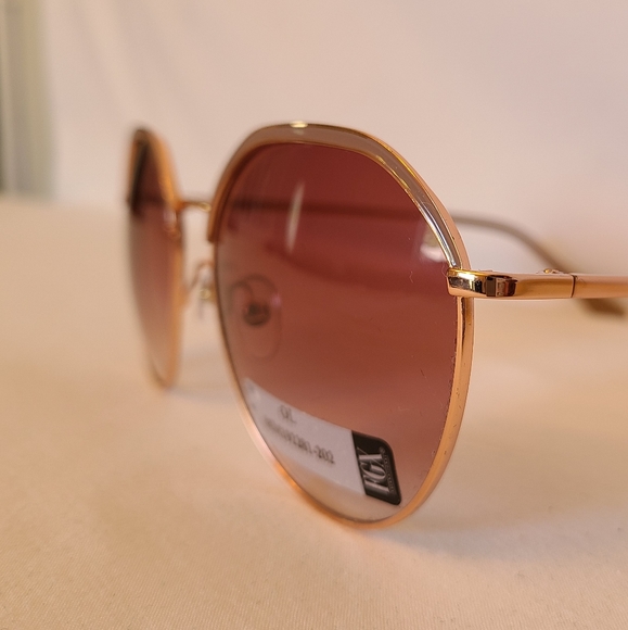 Fashion Sunglasses - Picture 3 of 5